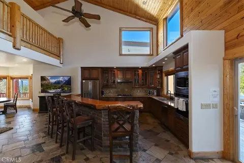 Kitchen - 42324 Eagle Ridge Rd, Big Bear Lake, CA 92315 photo 2 of 5