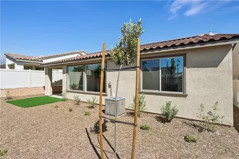 Exterior - 1565 Winding Sun Dr, Beaumont, CA 92223 photo 2 of 5