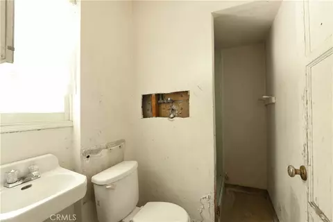 Bath - 3485 Harding, Riverside, CA 92506 photo 1 of 2