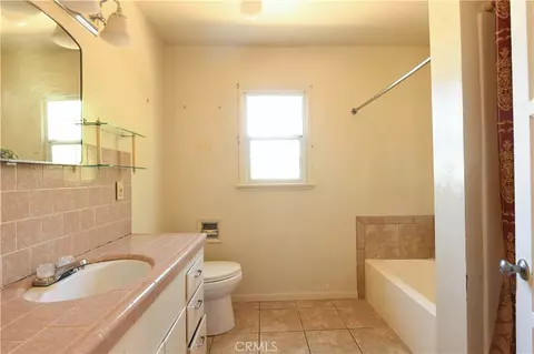 Bath - 3485 Harding, Riverside, CA 92506 photo 2 of 2