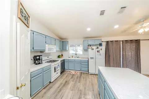 Kitchen - 11940 Pacific, Phelan, CA 92371 photo 1 of 2