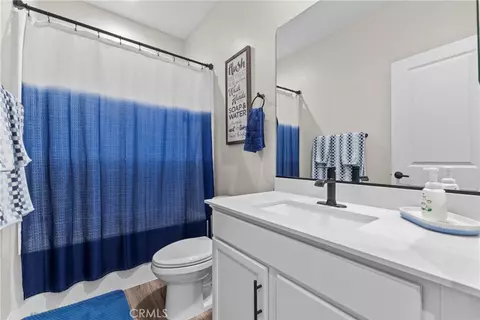 Bath - 718 Torrey Ct, Perris, CA 92571 photo 2 of 2