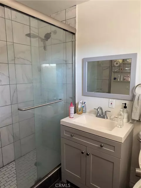 Bath - 8196 Pepper Ave, Fontana, CA 92335 photo 1 of 4