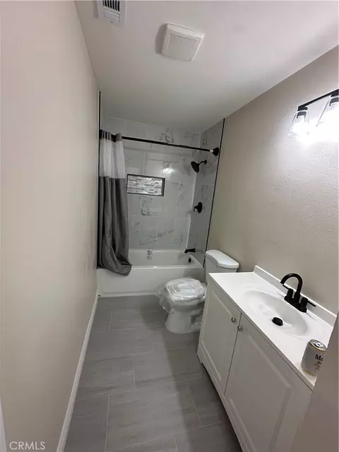 Bath - 560 W 10th St, Perris, CA 92570 photo 2 of 3