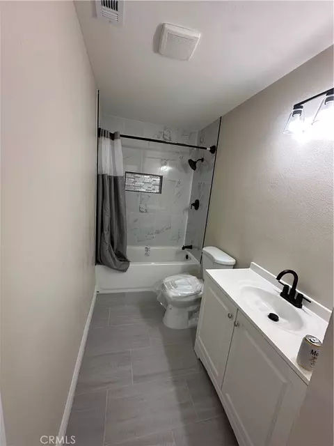 Bath - 560 W 10th St, Perris, CA 92570 photo 3 of 3
