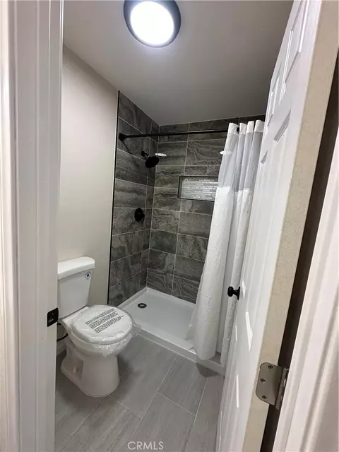 Bath - 560 W 10th St, Perris, CA 92570 photo 1 of 3