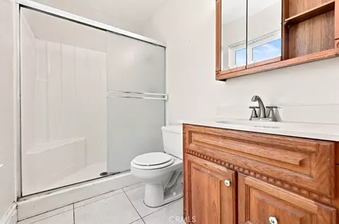Bath - 2877 Sulky Ct, Riverside, CA 92504 photo 2 of 2