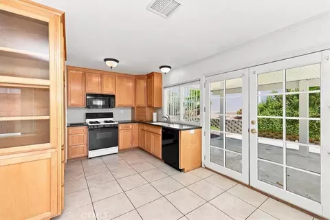Kitchen - 2877 Sulky Ct, Riverside, CA 92504 photo 2 of 5