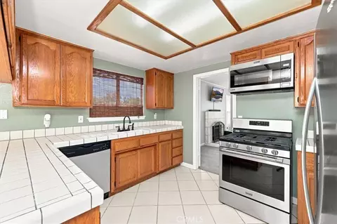 Kitchen - 14464 Harvey, Riverside, CA 92503 photo 6 of 7