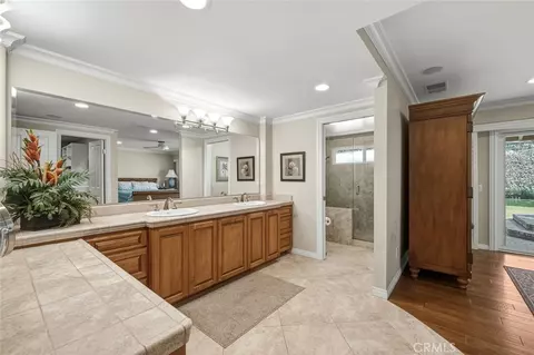 Bath - 5872 Shaker, Riverside, CA 92506 photo 2 of 7