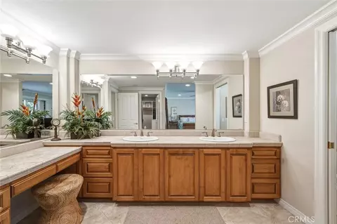 Bath - 5872 Shaker, Riverside, CA 92506 photo 3 of 7