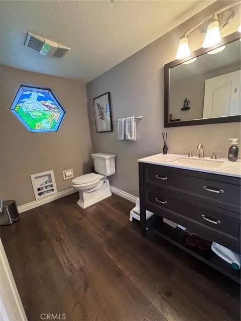 Bath - 5260 Desert View Ln, Wrightwood, CA 92397 photo 2 of 9