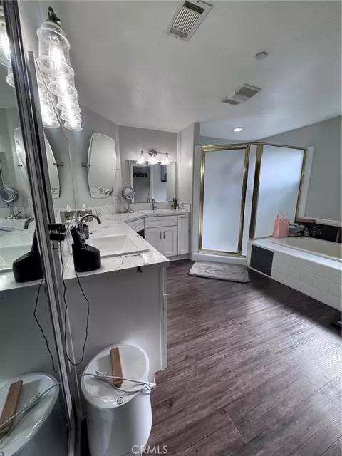 Bath - 5260 Desert View Ln, Wrightwood, CA 92397 photo 6 of 9
