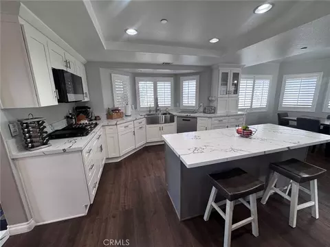 Kitchen - 5260 Desert View Ln, Wrightwood, CA 92397 photo 2 of 6
