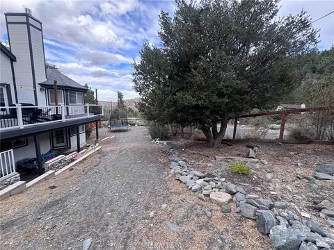 Exterior - 5260 Desert View Ln, Wrightwood, CA 92397 photo 10 of 13