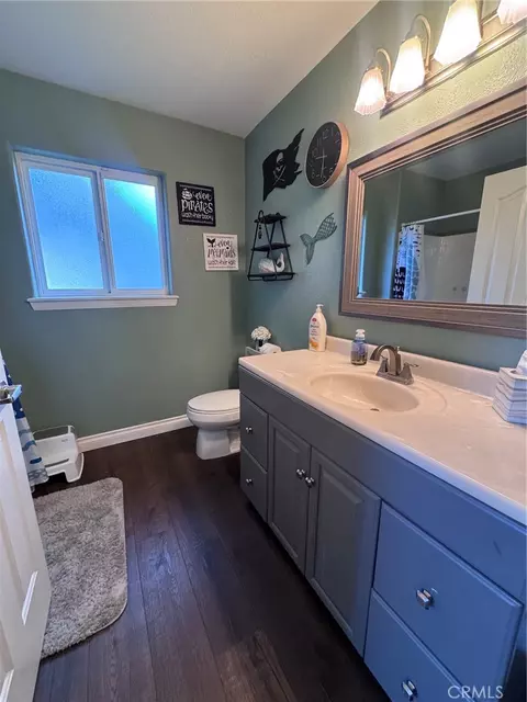 Bath - 5260 Desert View Ln, Wrightwood, CA 92397 photo 3 of 9