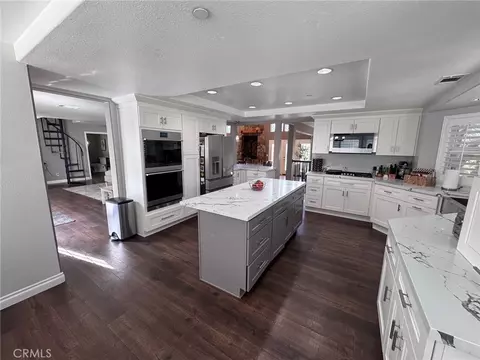 Kitchen - 5260 Desert View Ln, Wrightwood, CA 92397 photo 5 of 6