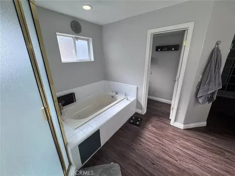 Bath - 5260 Desert View Ln, Wrightwood, CA 92397 photo 8 of 9