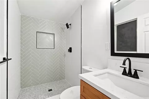 Bath - 663 E Margarita, Rialto, CA 92376 photo 3 of 3