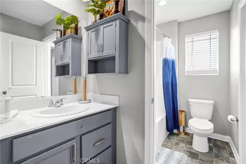Bath - 4570 Eagle Ave, Perris, CA 92571 photo 3 of 4
