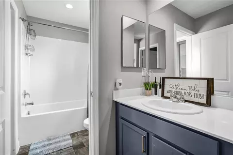 Bath - 4570 Eagle Ave, Perris, CA 92571 photo 4 of 4