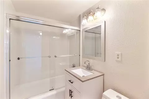 Bath - 825 N Lilac Ave, Rialto, CA 92376 photo 1 of 2
