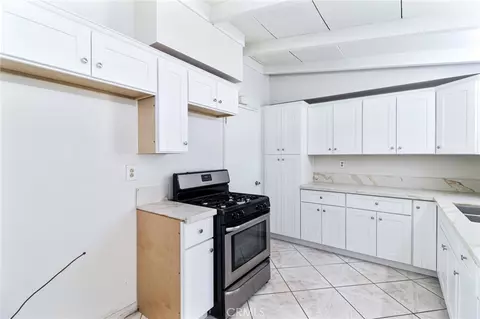 Kitchen - 825 N Lilac Ave, Rialto, CA 92376 photo 2 of 3