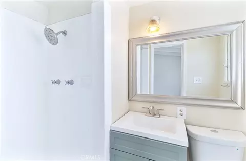 Bath - 825 N Lilac Ave, Rialto, CA 92376 photo 2 of 2