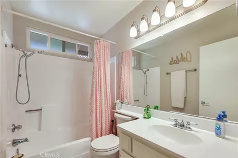 Bath - 642 Wilson Ave, Perris, CA 92571 photo 2 of 3