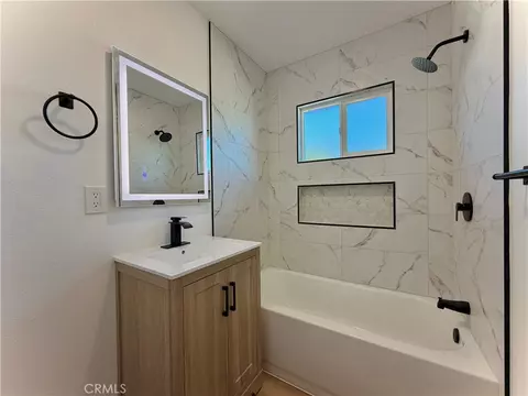 Bath - 5138 Challen Ave, Riverside, CA 92503 photo 3 of 4