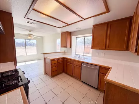 Kitchen - 13561 Glacier, Hesperia, CA 92345 photo 1 of 2