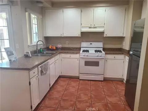 Kitchen - 2915 Westchester, Riverside, CA 92503 photo 2 of 3