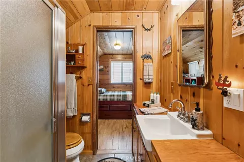 Bath - 24187 Rockview, Crestline, CA 92325 photo 1 of 1