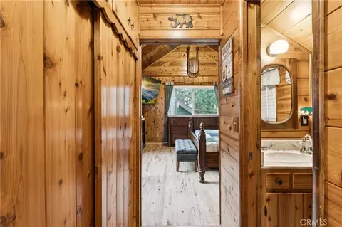 Entry Way - 24187 Rockview, Crestline, CA 92325 photo 1 of 1