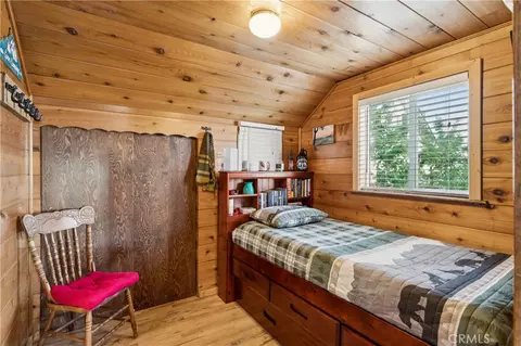 Bedroom - 24187 Rockview, Crestline, CA 92325 photo 1 of 3