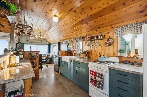 Kitchen - 24187 Rockview, Crestline, CA 92325 photo 1 of 1