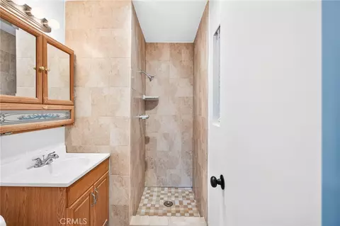 Bath - 3261 Wallingham Dr, Riverside, CA 92503 photo 3 of 4