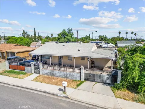 View/Area - 332 W 11th St, Perris, CA 92570 photo 2 of 6