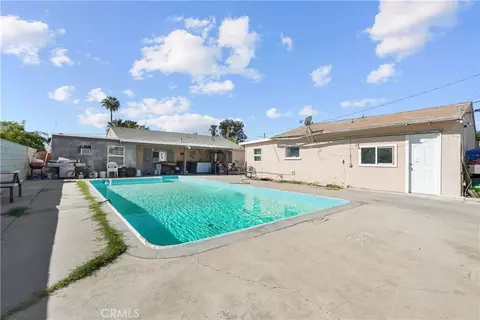 Exterior - 332 W 11th St, Perris, CA 92570 photo 4 of 15