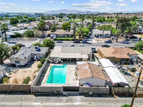 View/Area - 332 W 11th St, Perris, CA 92570 photo 5 of 6