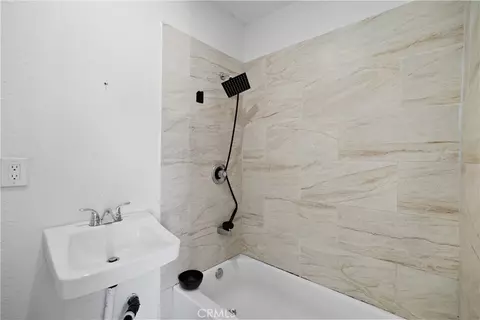 Bath - 332 W 11th St, Perris, CA 92570 photo 4 of 4