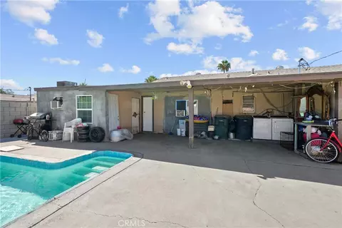 Exterior - 332 W 11th St, Perris, CA 92570 photo 7 of 15