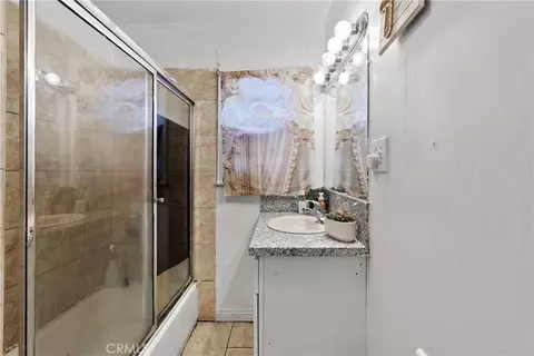 Bath - 332 W 11th St, Perris, CA 92570 photo 3 of 4