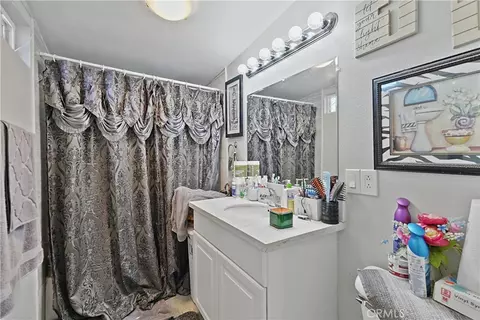 Bath - 332 W 11th St, Perris, CA 92570 photo 1 of 4
