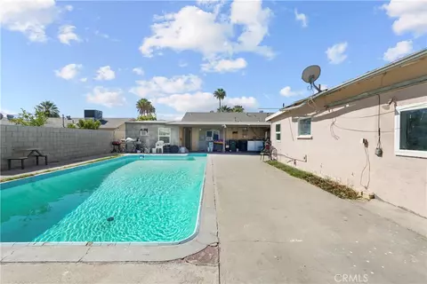 Exterior - 332 W 11th St, Perris, CA 92570 photo 5 of 15