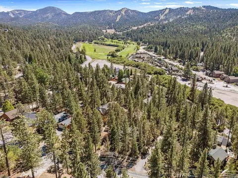 View/Area - 42795 Cougar, Big Bear Lake, CA 92315 photo 2 of 7