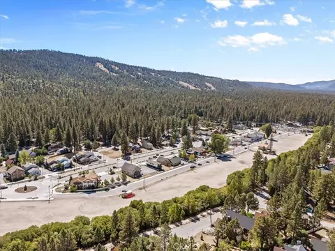 View/Area - 42795 Cougar, Big Bear Lake, CA 92315 photo 6 of 7