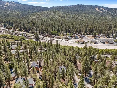 View/Area - 42795 Cougar, Big Bear Lake, CA 92315 photo 3 of 7