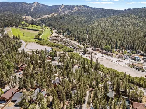 View/Area - 42795 Cougar, Big Bear Lake, CA 92315 photo 4 of 7
