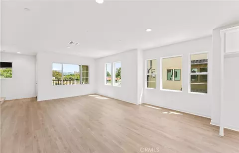 Living - 108 Pickwick Lane Ct, Burbank, CA 91506 photo 3 of 6